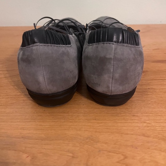 Comfortiva with pillowtop ballet flats. Light grey leather upper. Elastic straps - Picture 7 of 7